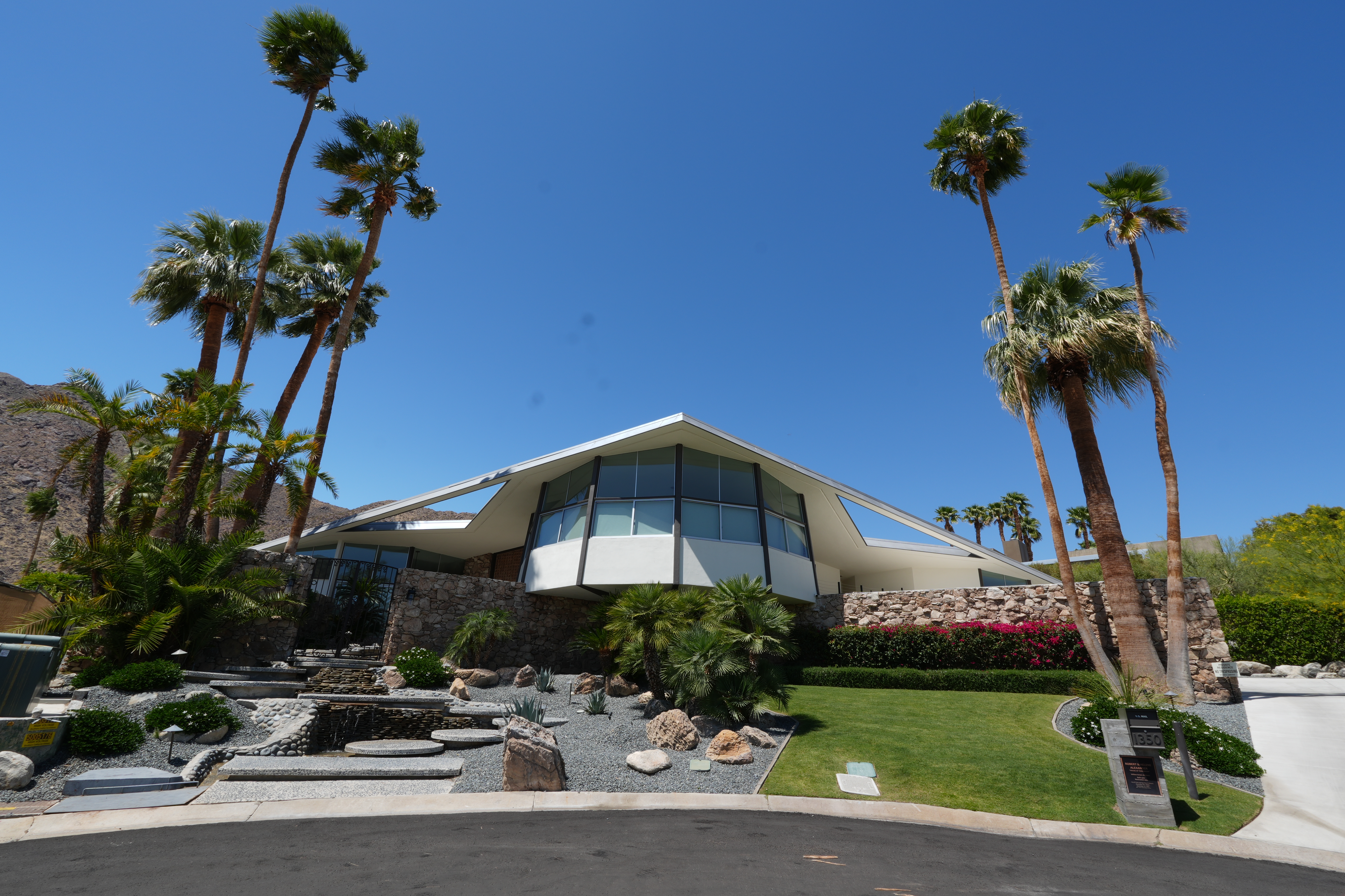 One Day in Palm Springs: Architecture Tour With Slow Travel Vibes